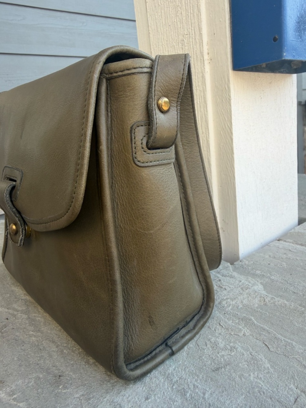 Share Vintage Coach USA Putty Olive Leather Crossbody Bag 1970s 80s - Picture 4 of 12